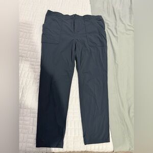 Eddie Bauer Women's Dark Blue Cropped Pants